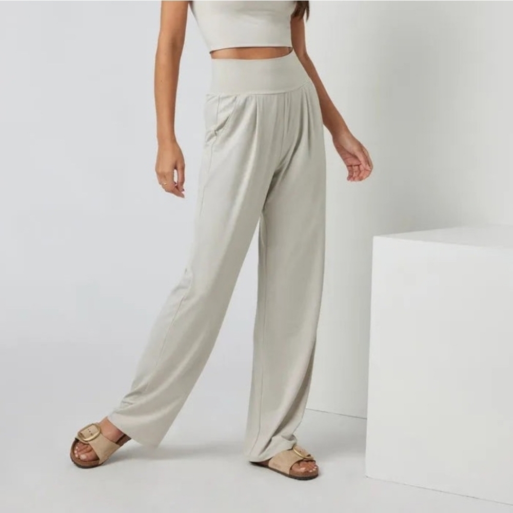 Vuori Lux At Ease Suede Heather Straight Pants -Size L